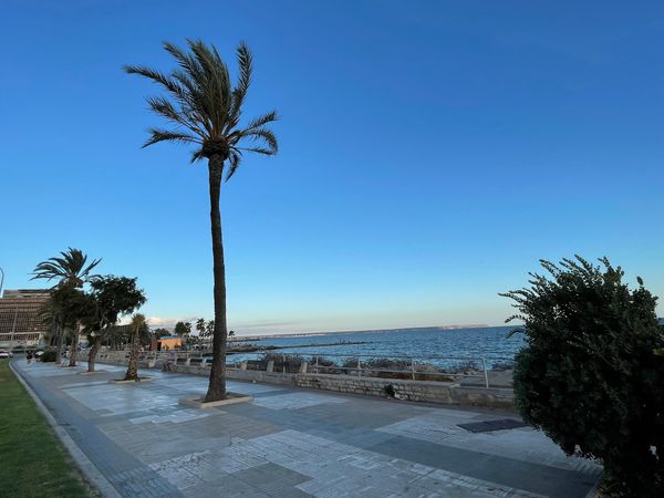 Stadtstrand mit Blick auf die Kathedrale