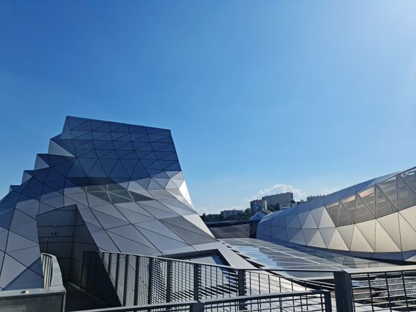 Futuristische Architektur trifft Wissen