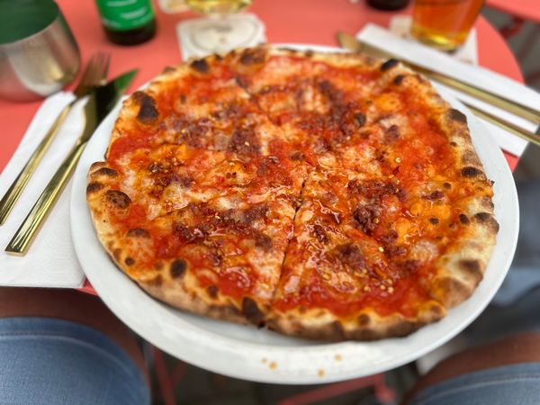 Authentische italienische Pizza genießen