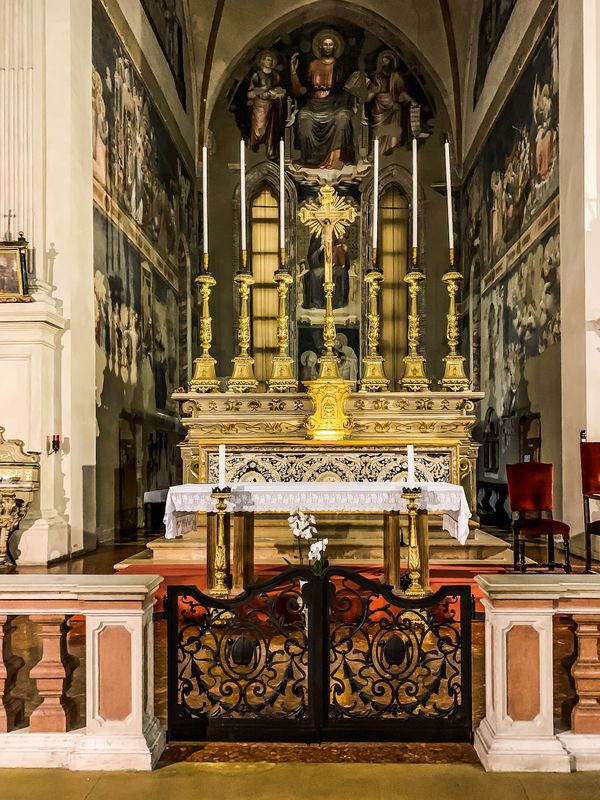 Einblick in religiöse Kunst und Architektur