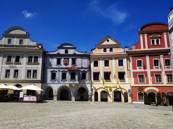 Lebendiges Treiben am Hauptplatz