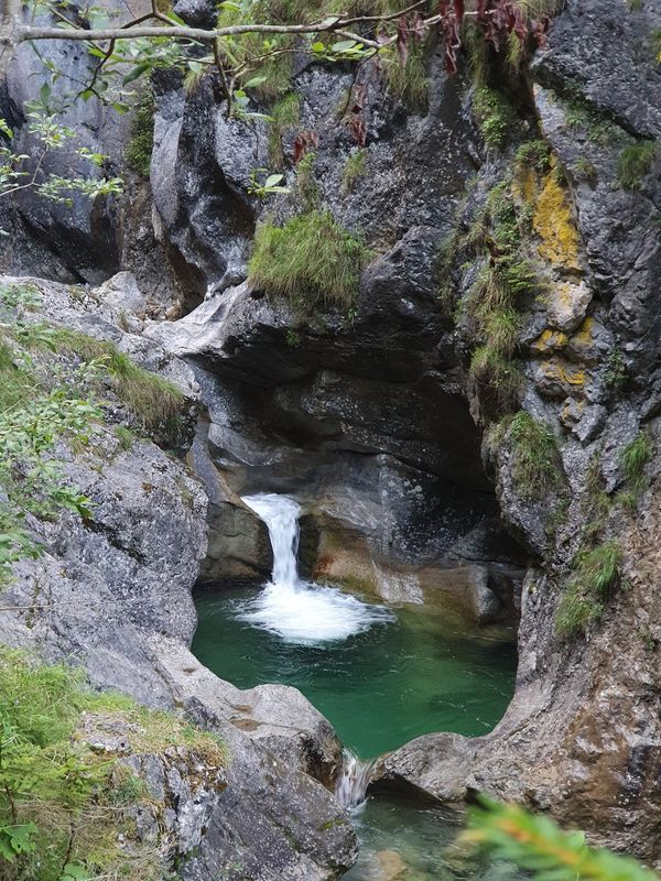 Familienwanderung durch die Klamm