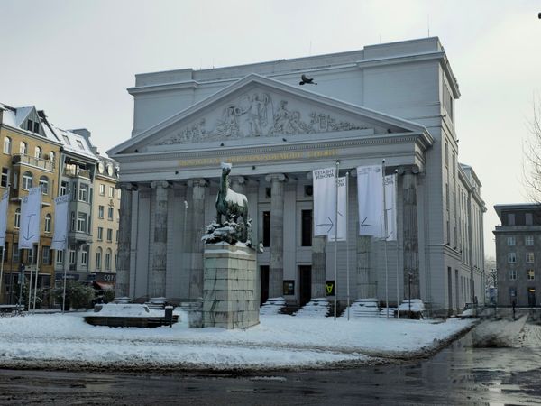 Kulturgenuss im klassizistischen Bau