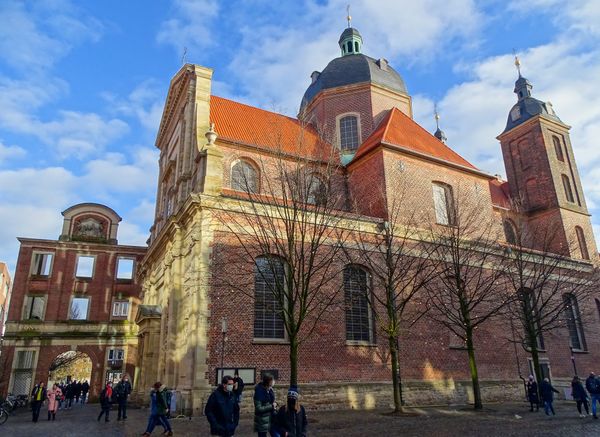 Moderne Kunst in historischem Gemäuer