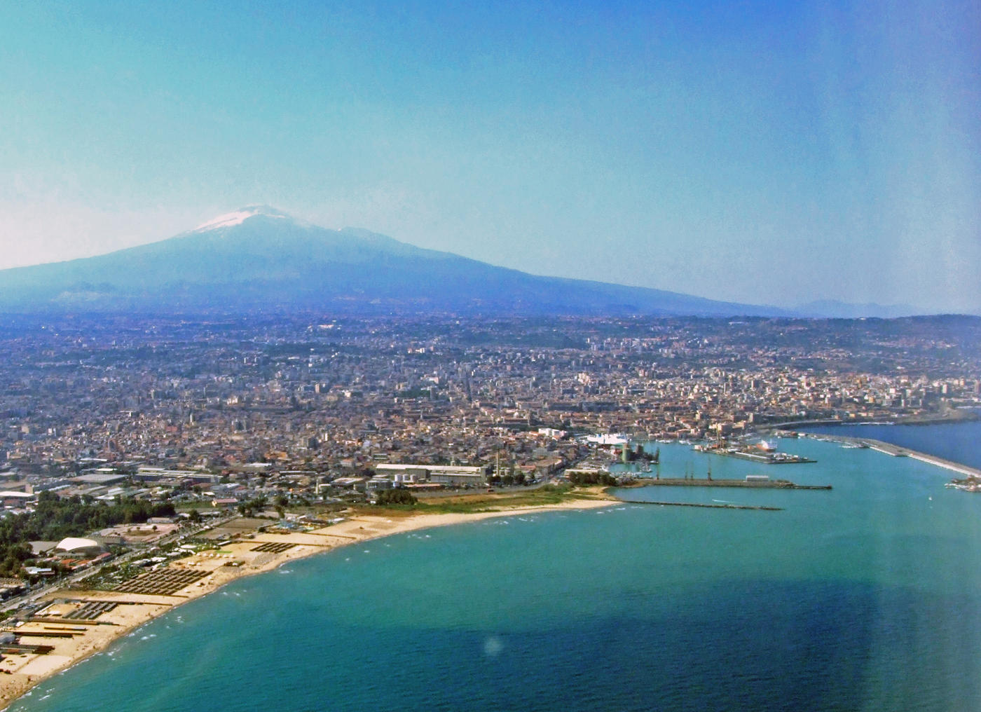 Catania: jewel at the foot of Mount Etna