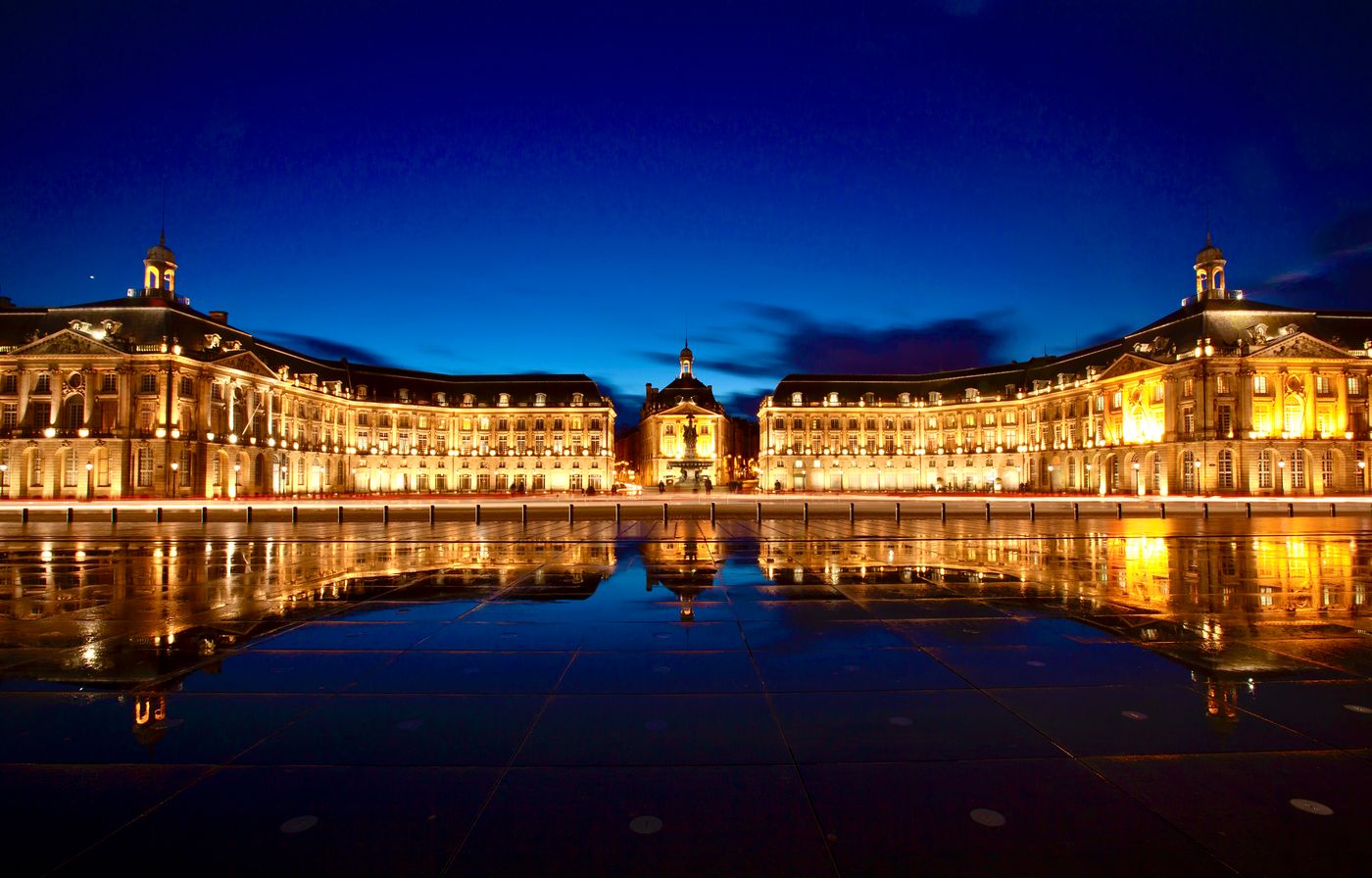Magia noturna em Bordeaux
