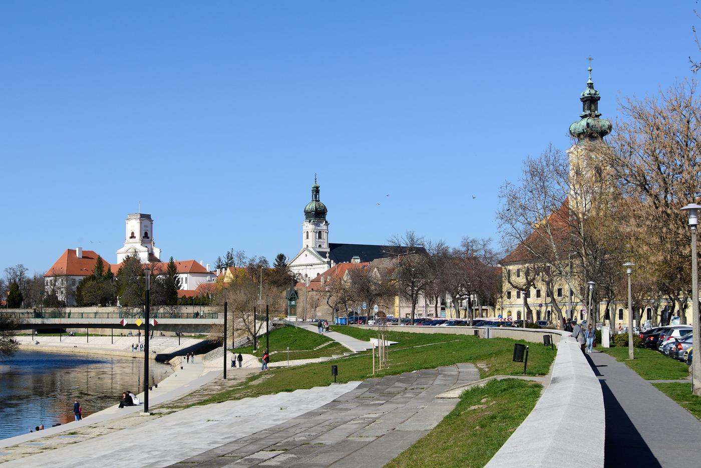 Győr: Stadt der Flüsse und Geschichte