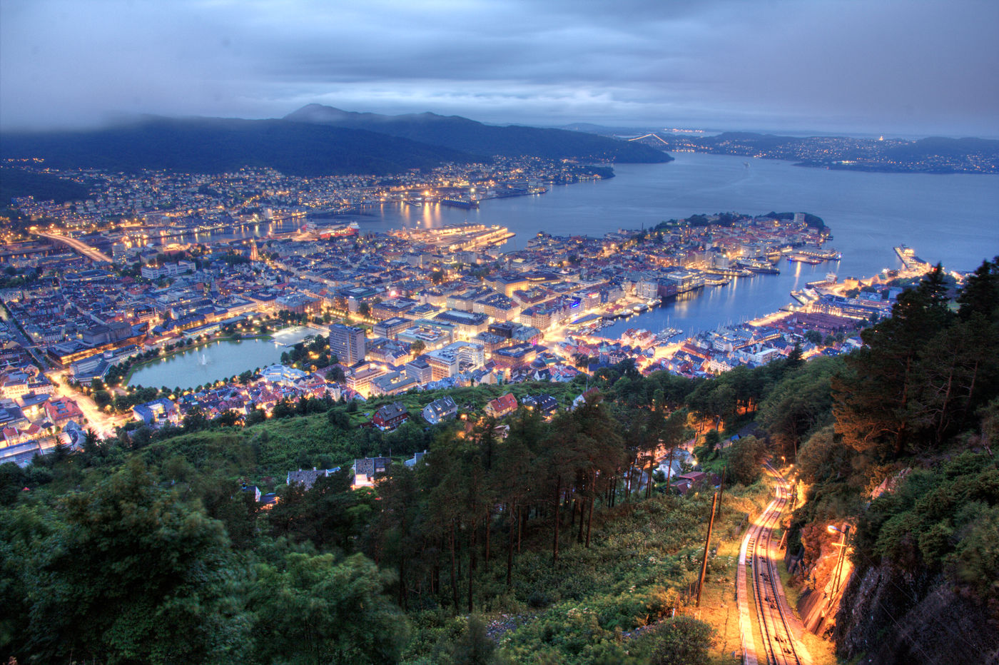 Bergen: Medzi fjordmi a horami