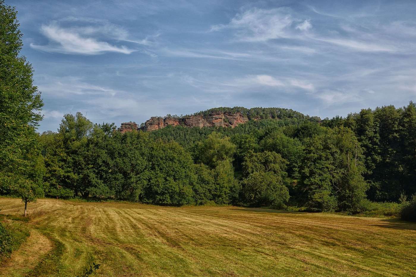 Wandere durch einzigartige Landschaften.