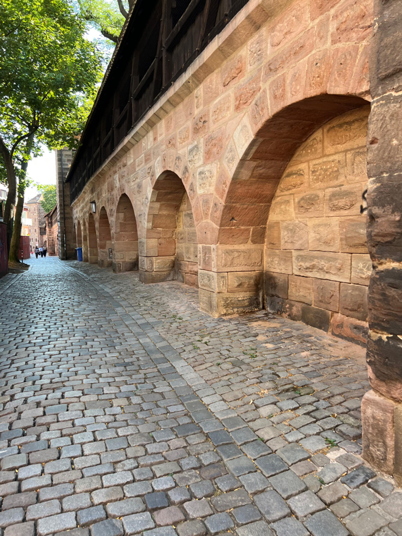 Hinter den Mauern am Weg zum Hanwerkhof