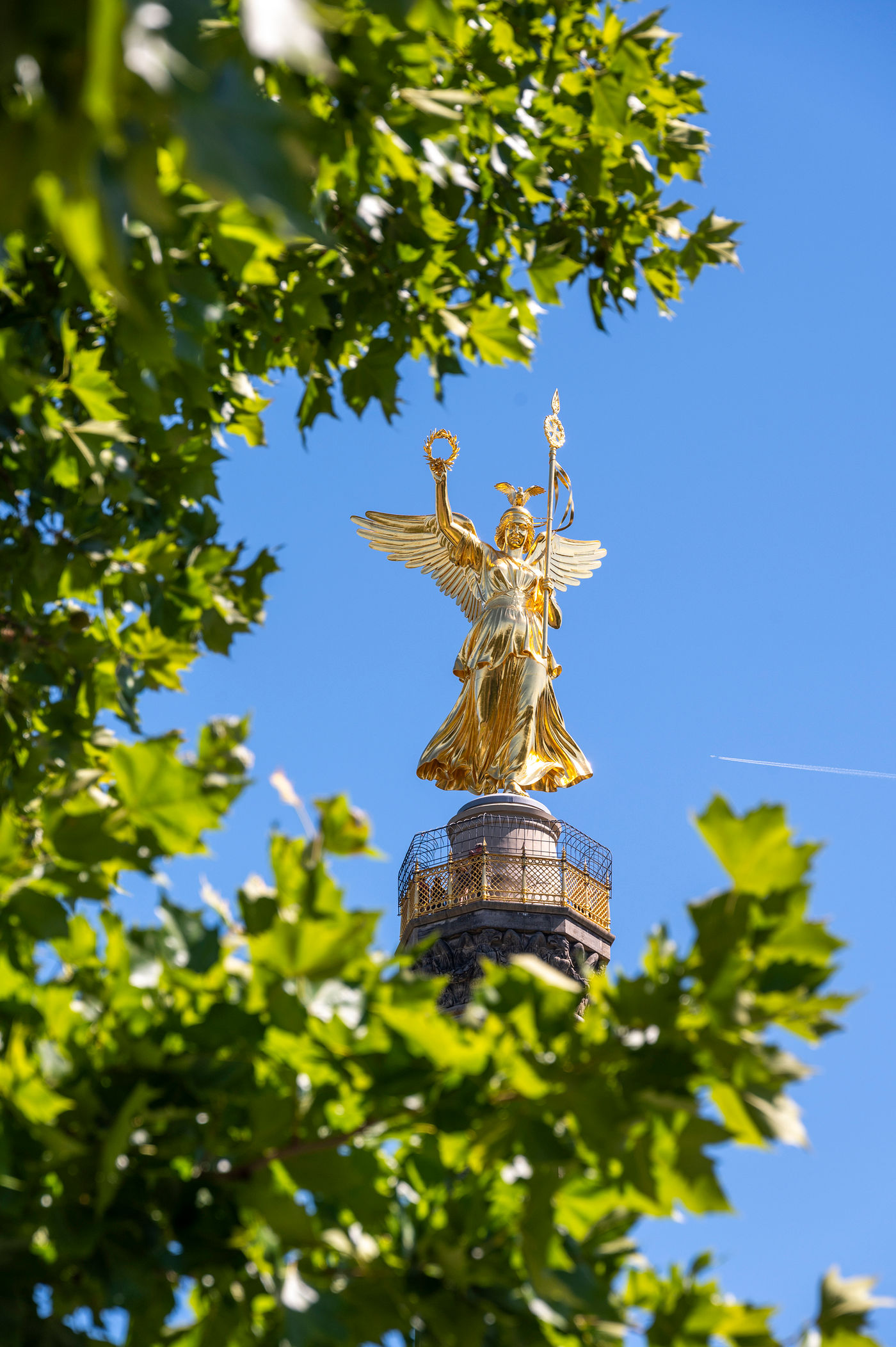 Goldenes Friedenssymbol