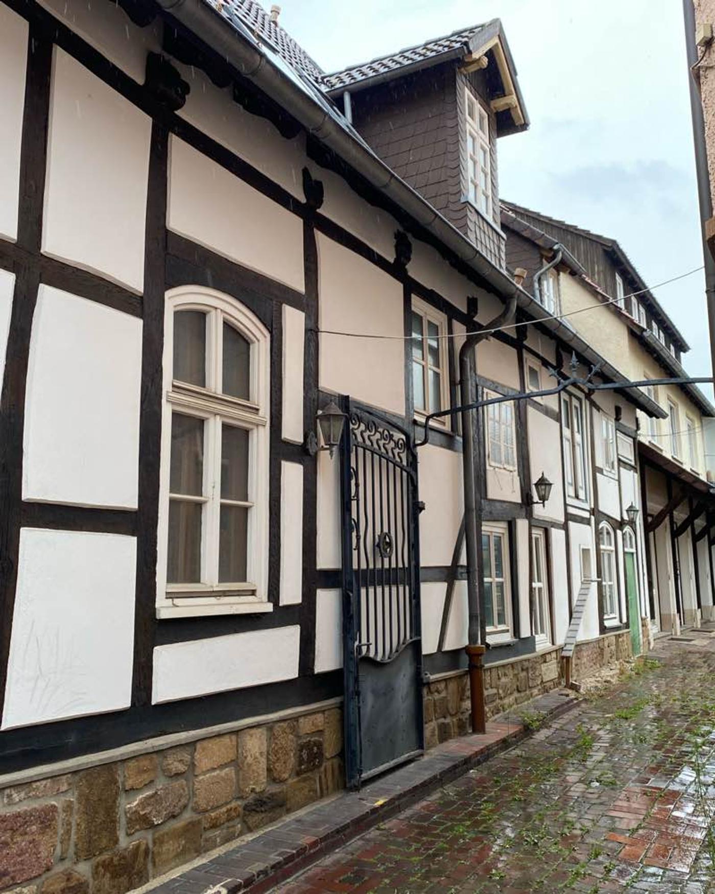 Schnurrviertel. Fachwerk, Cafés