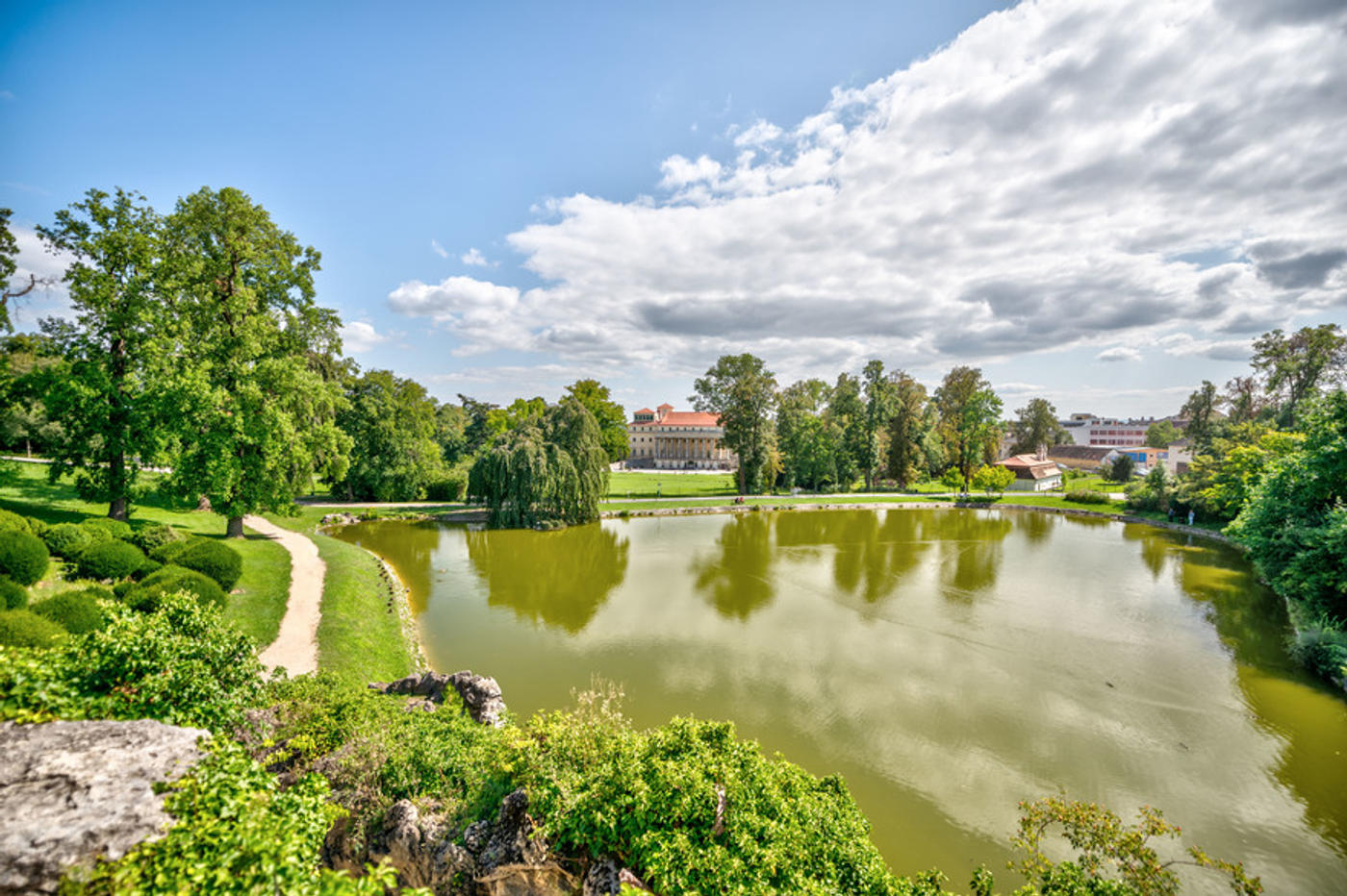 Romantische Spaziergänge und Picknick im Grünen