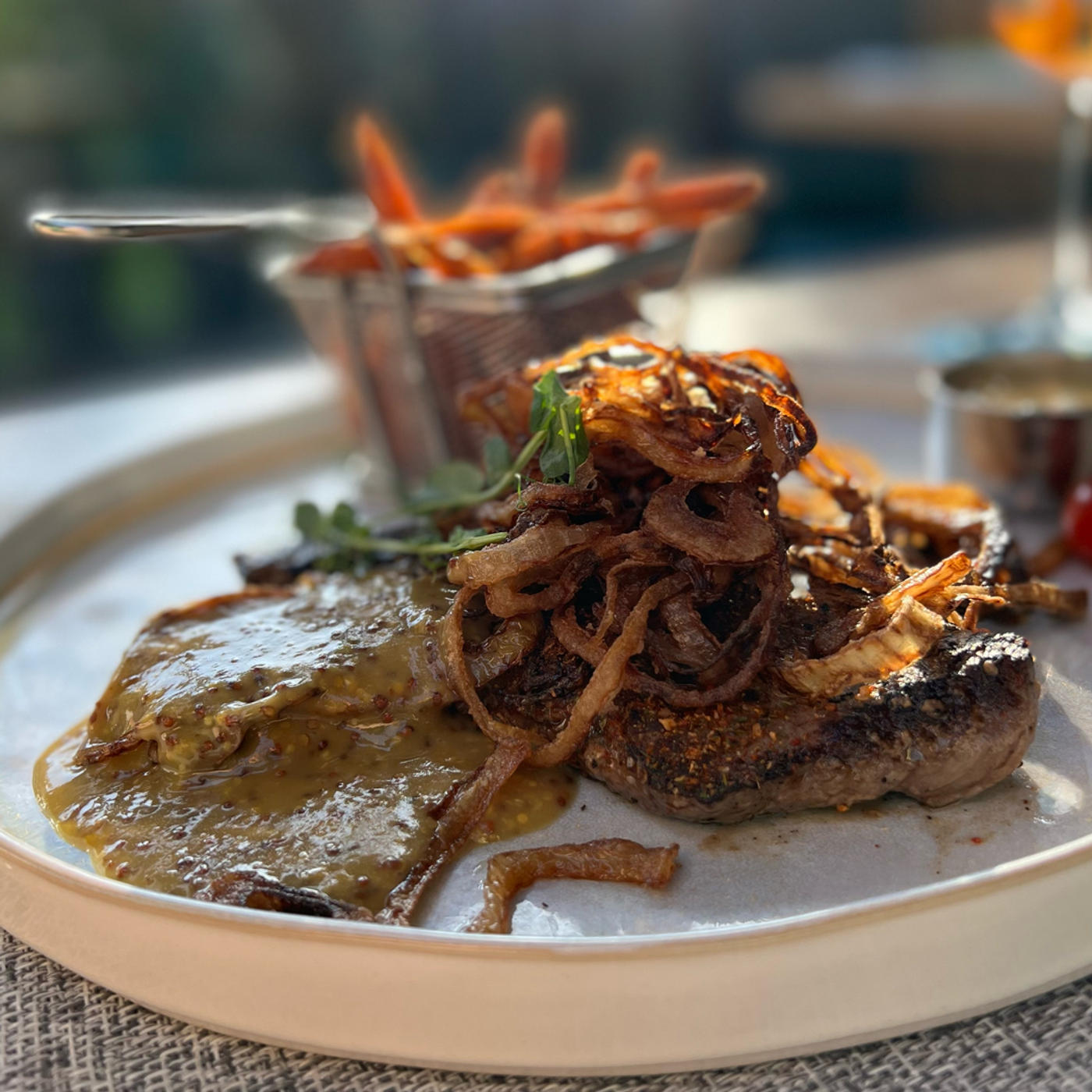 Außen pfui innen hui 🤩 ein versteckes Restaurant der Spitzenklasse