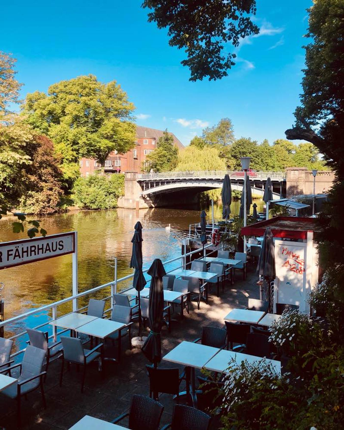 Waterfront & Sunset Lounge