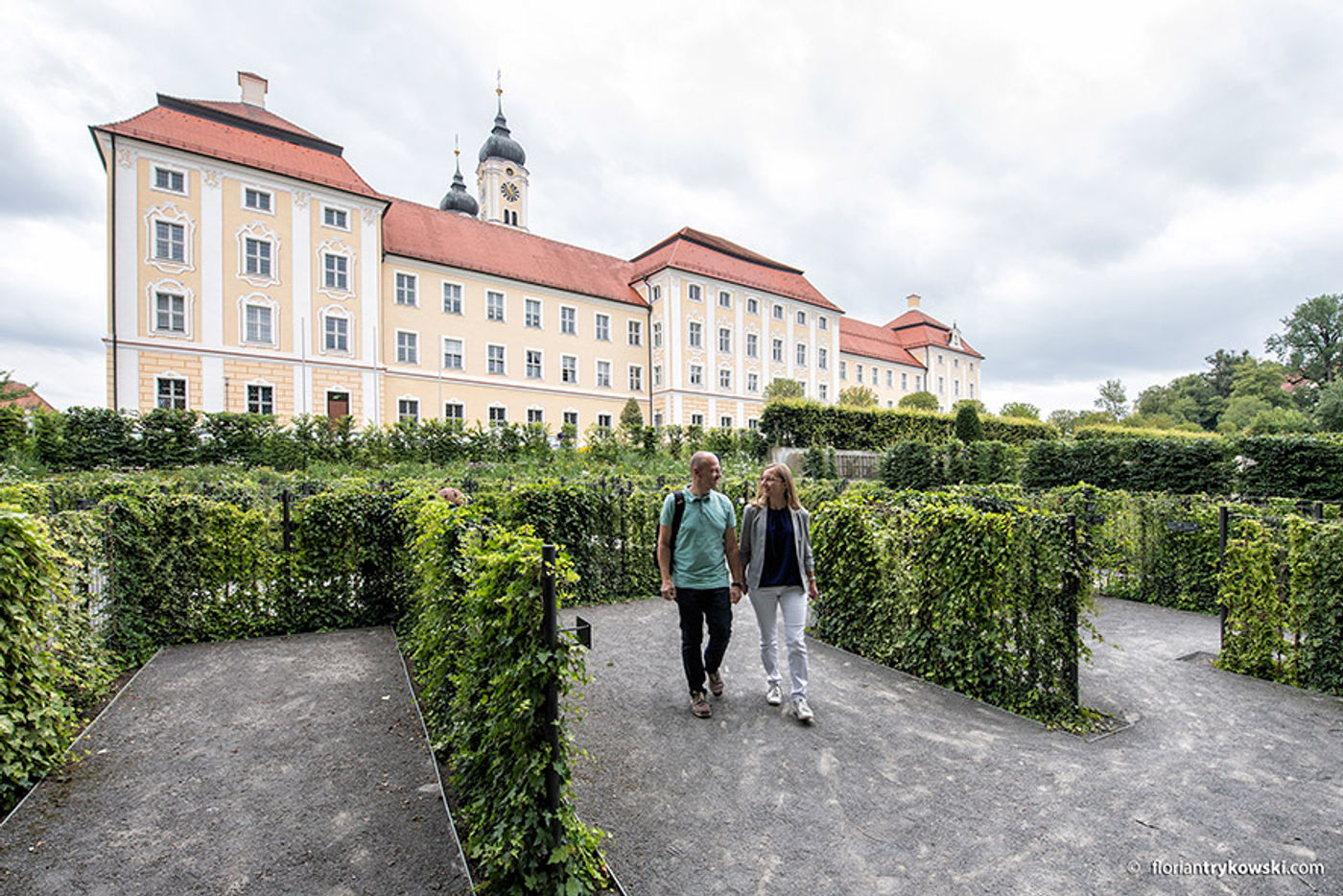 Barocke Gartenpracht und spirituelle Ruhe im Efeu-Labyrinth  