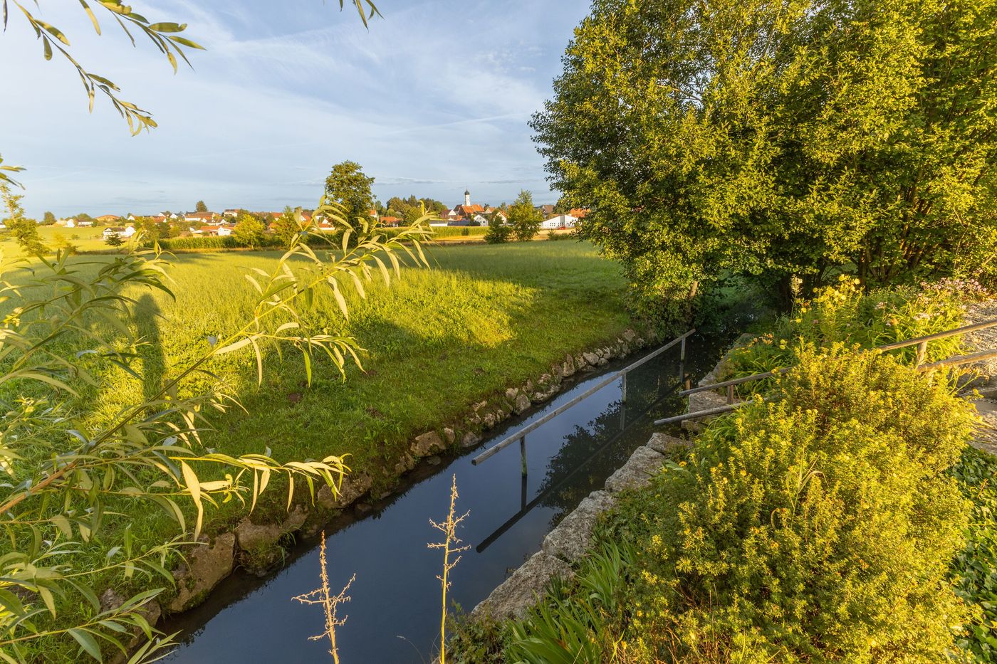 Erfrischung und Entspannung am Bach