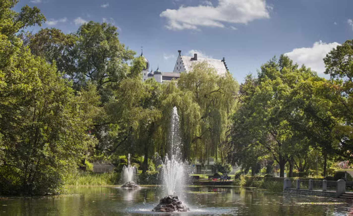 Stadtpark IllertissenNaturidylle mit Schlossblick