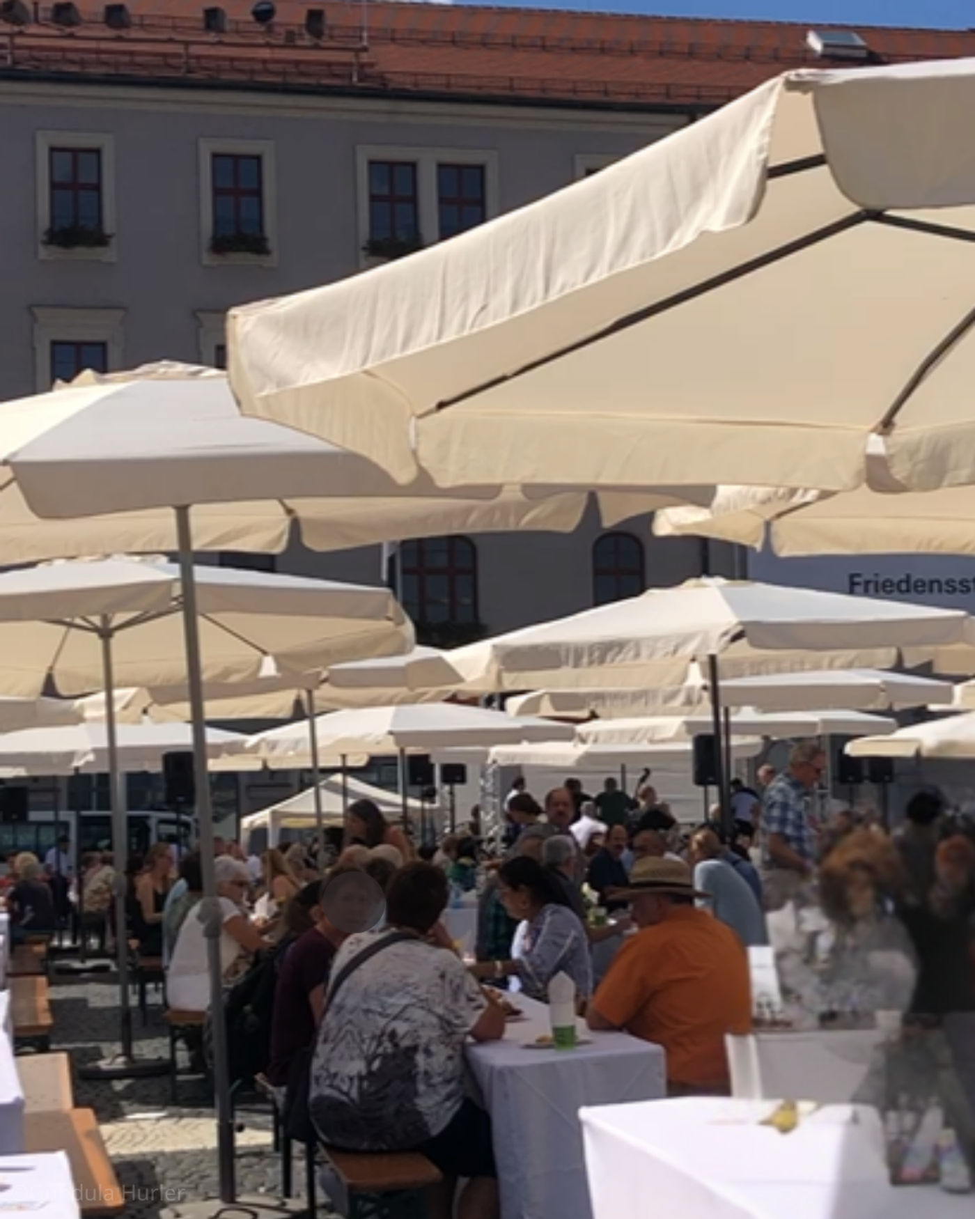 Rathausplatz - Augsburger Friedenstafel zum Hohen Friedensfest