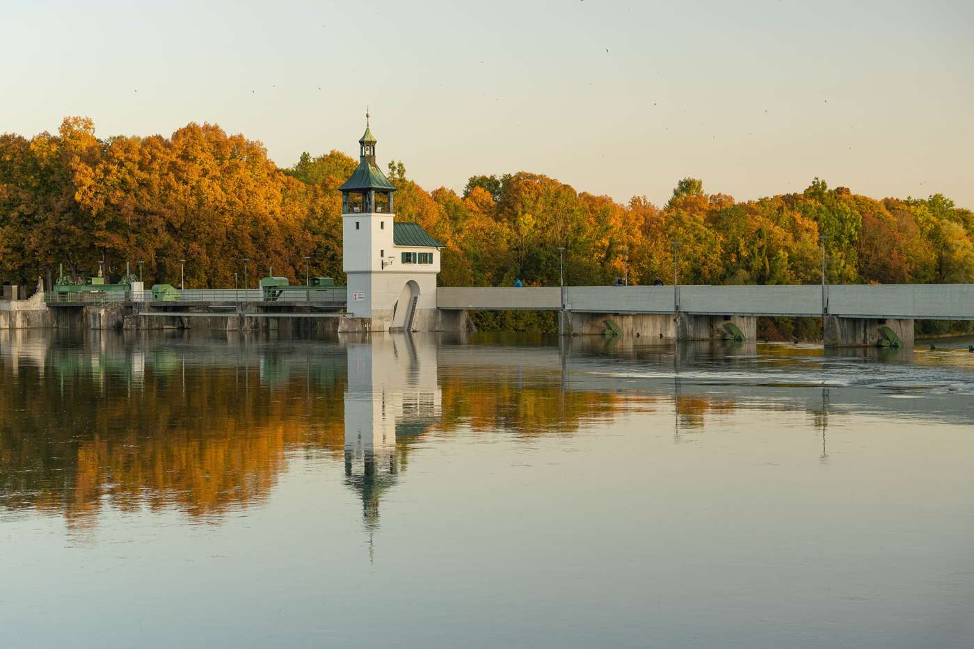 Idyllische Ambiente am Ufer