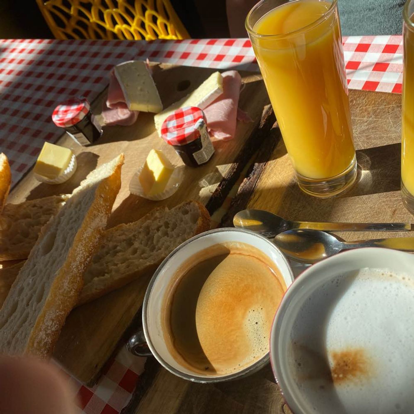 Chez Mauricette. Authentisches Frühstück im Marché Couvert.