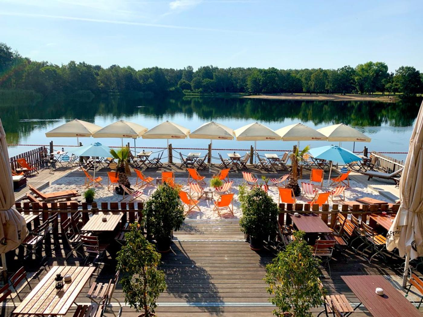 Entspannte Musik und Strandfeeling am Seeufer