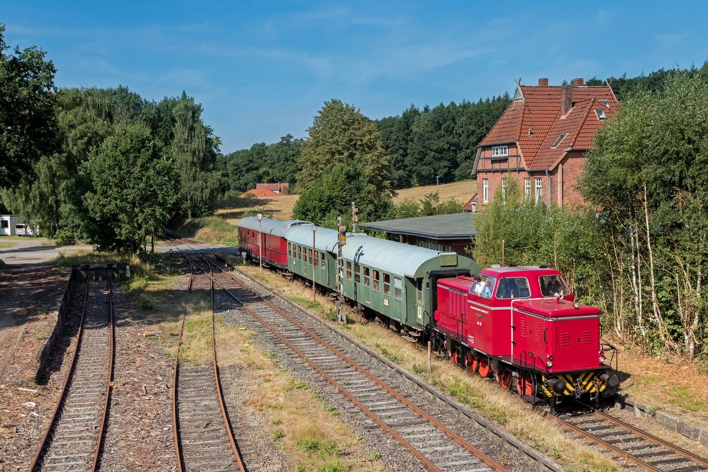 Naturgenuss auf Schienen: Kleinbahn durch die Heide