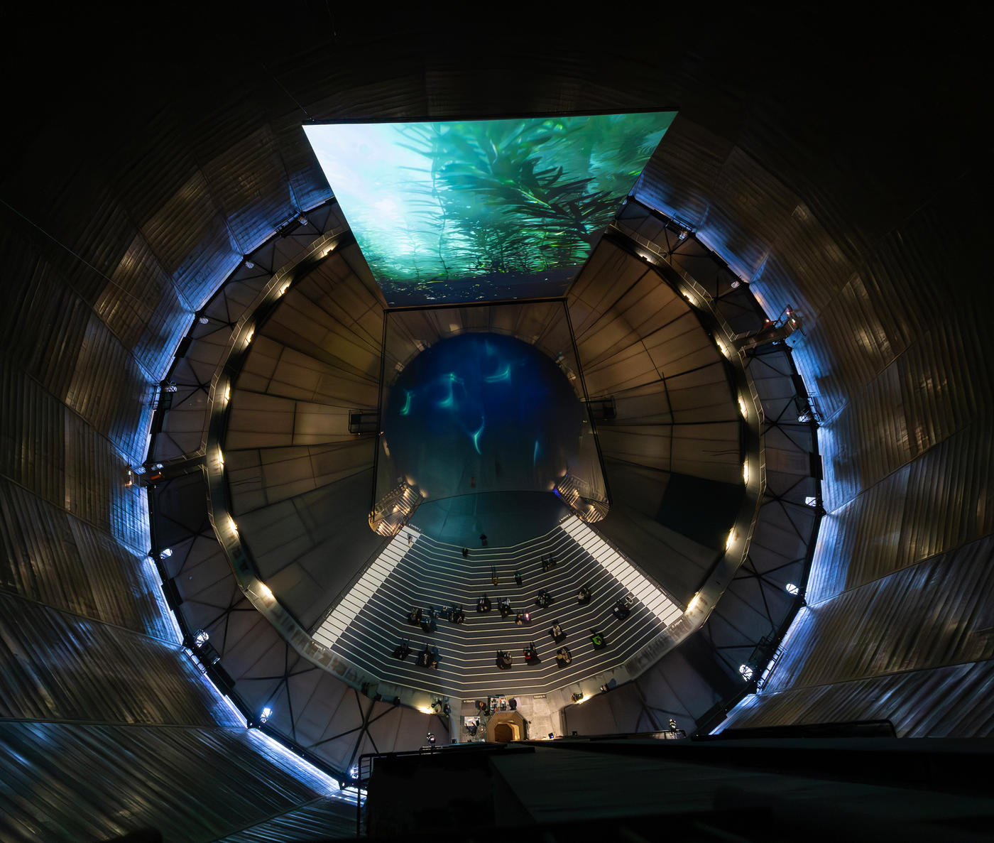 Panoramablicke und Naturhighlights unter einer gigantischen Kuppel