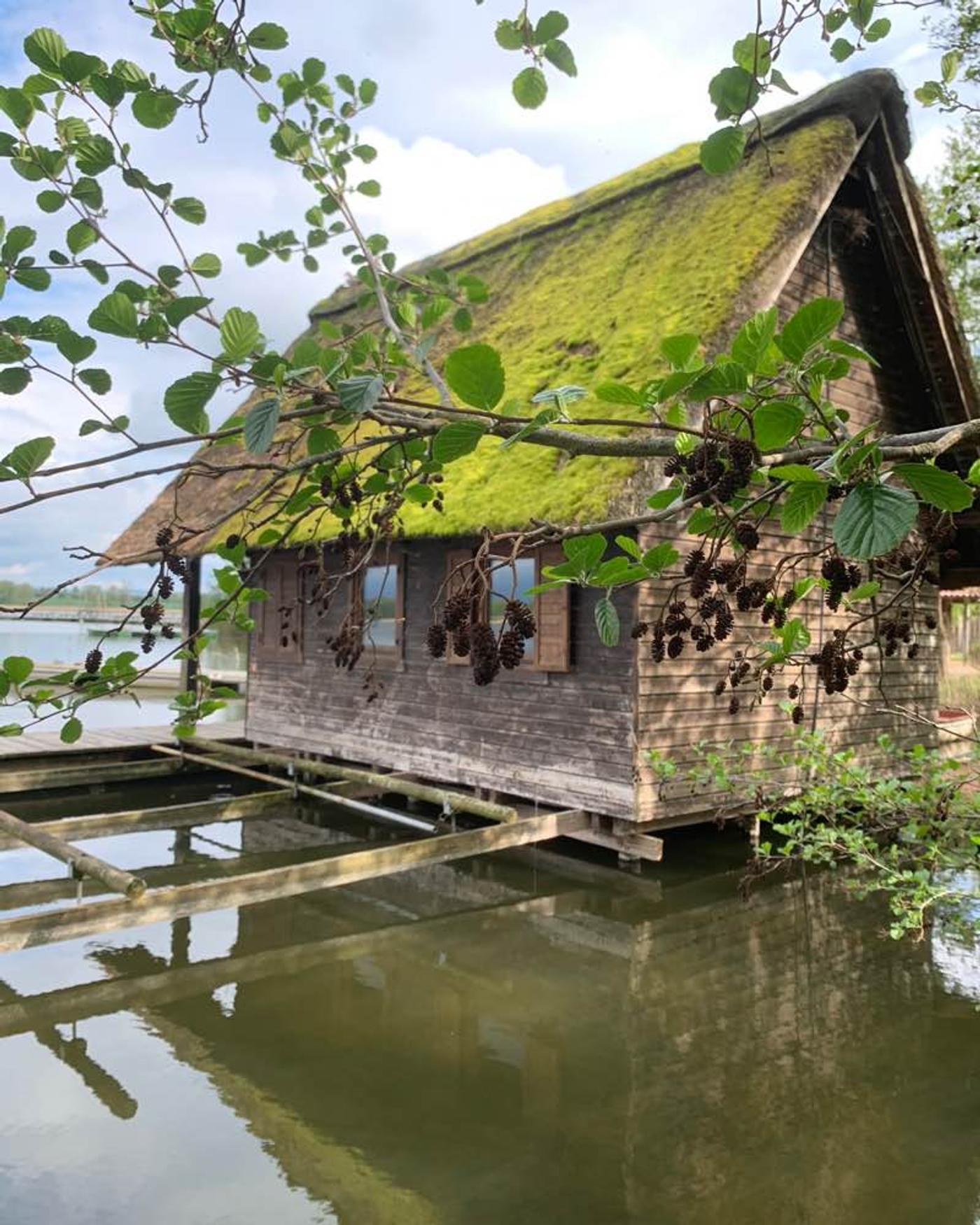 Mystisches Haus am See