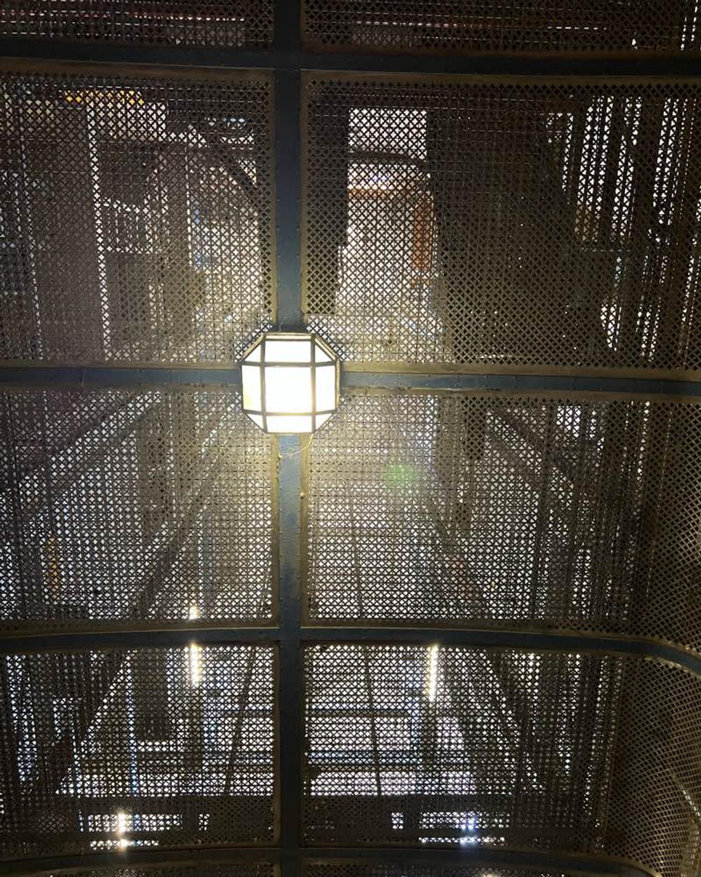 Seinerzeit Autos heute 🚲 im alten Elbtunnel