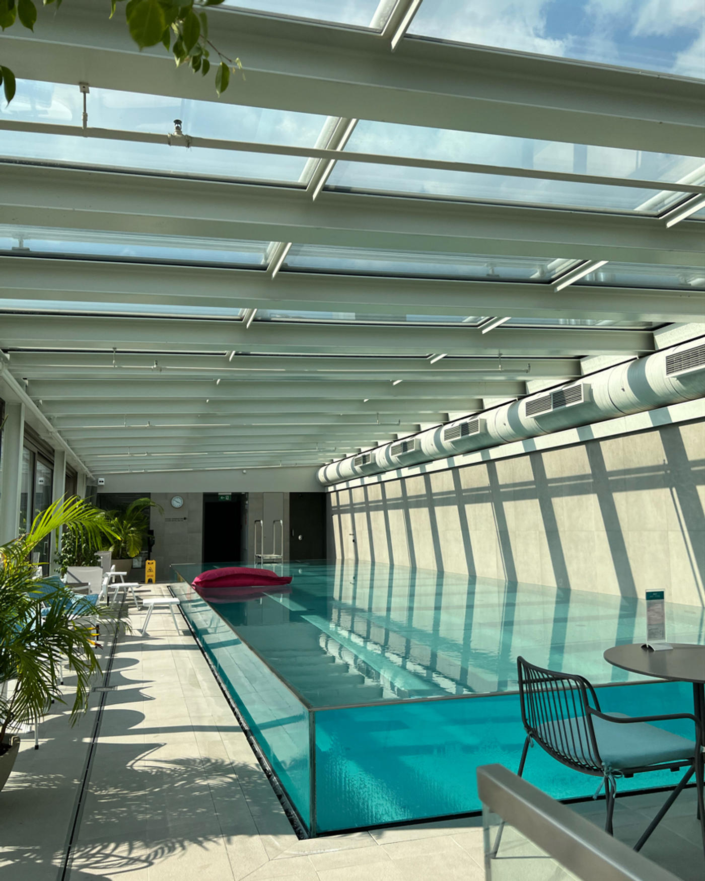 Coole Drinks und ein Pool über den Dächern Budapests