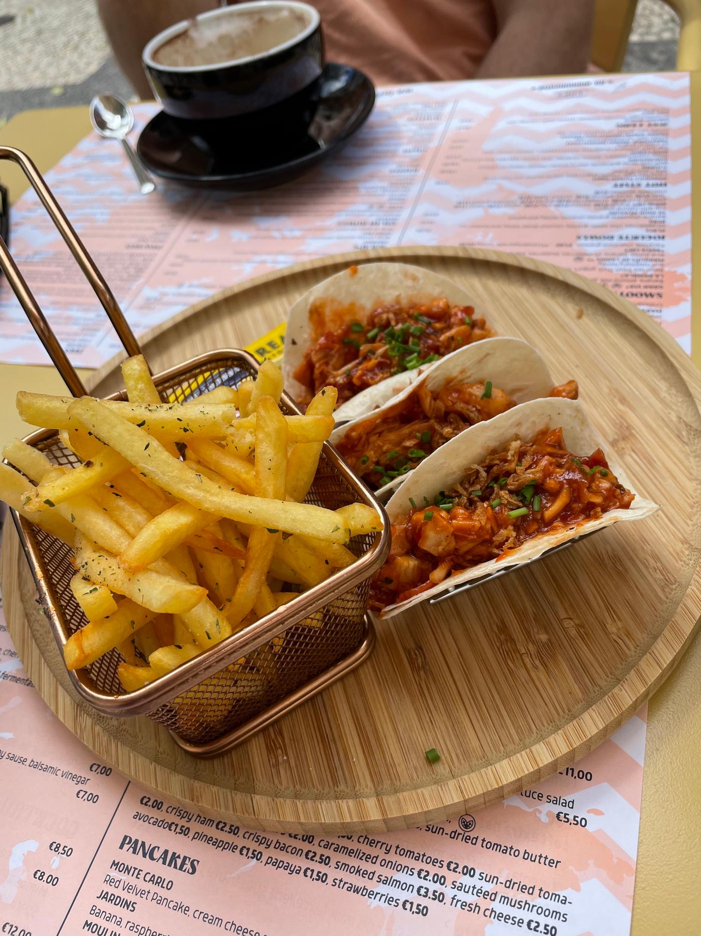 Great snack after Toboggan 🛷☀️☕️