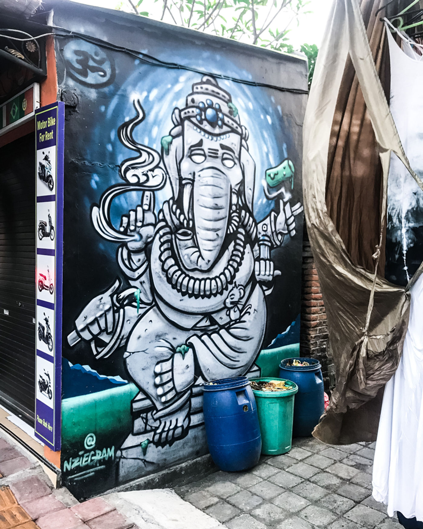 Ganesha - four-armed artist 