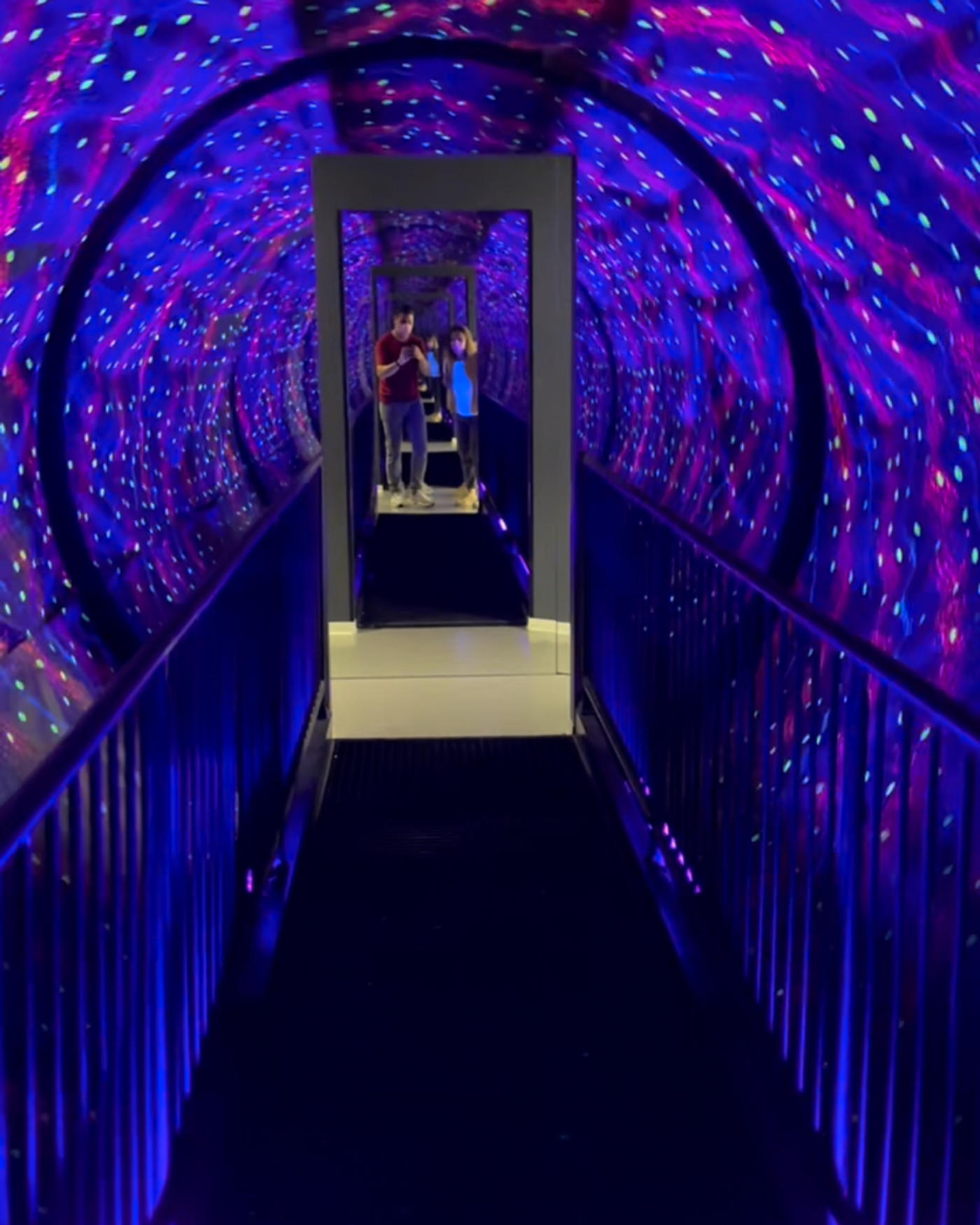 You spin my head right round 🤯 @Mueseum der Illusionen