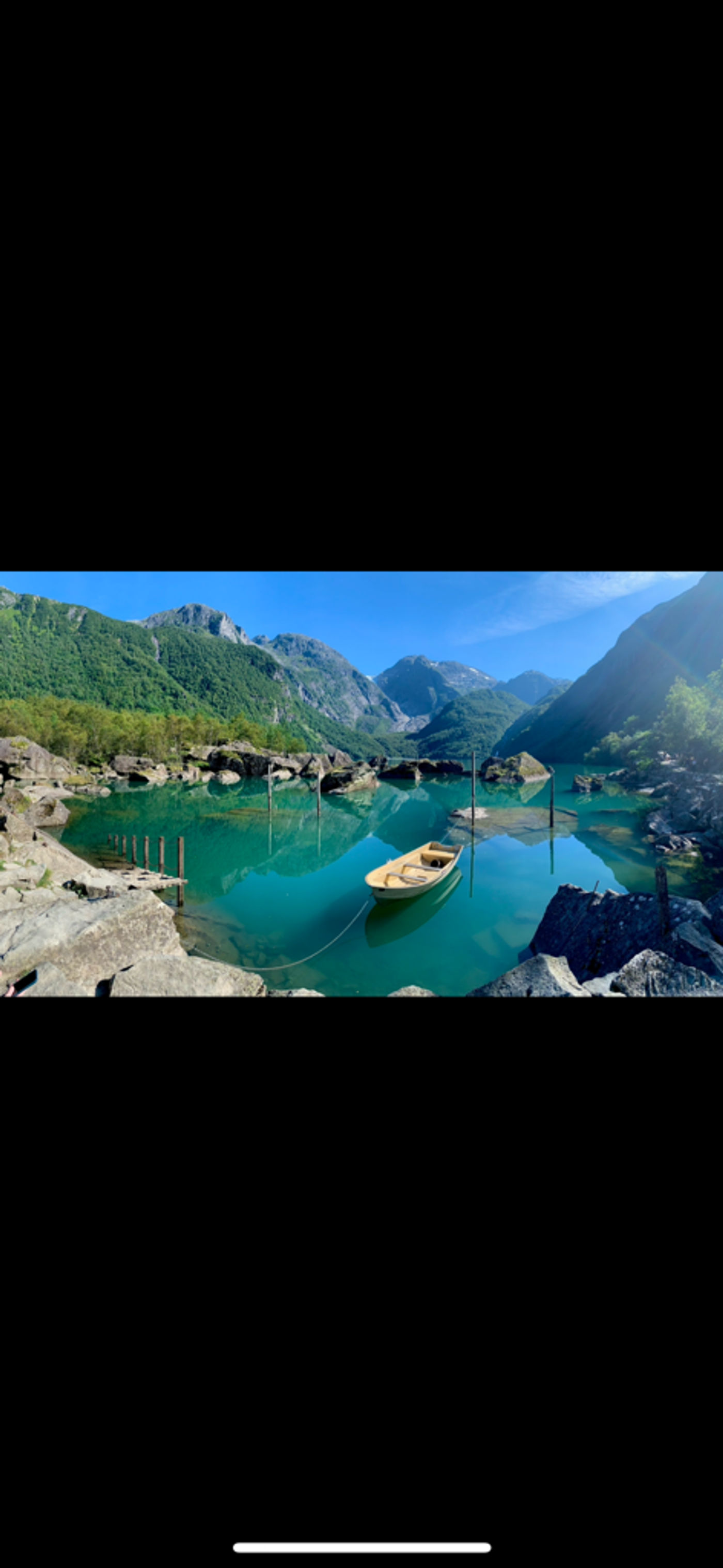 Klar türkiser See in Norwegen