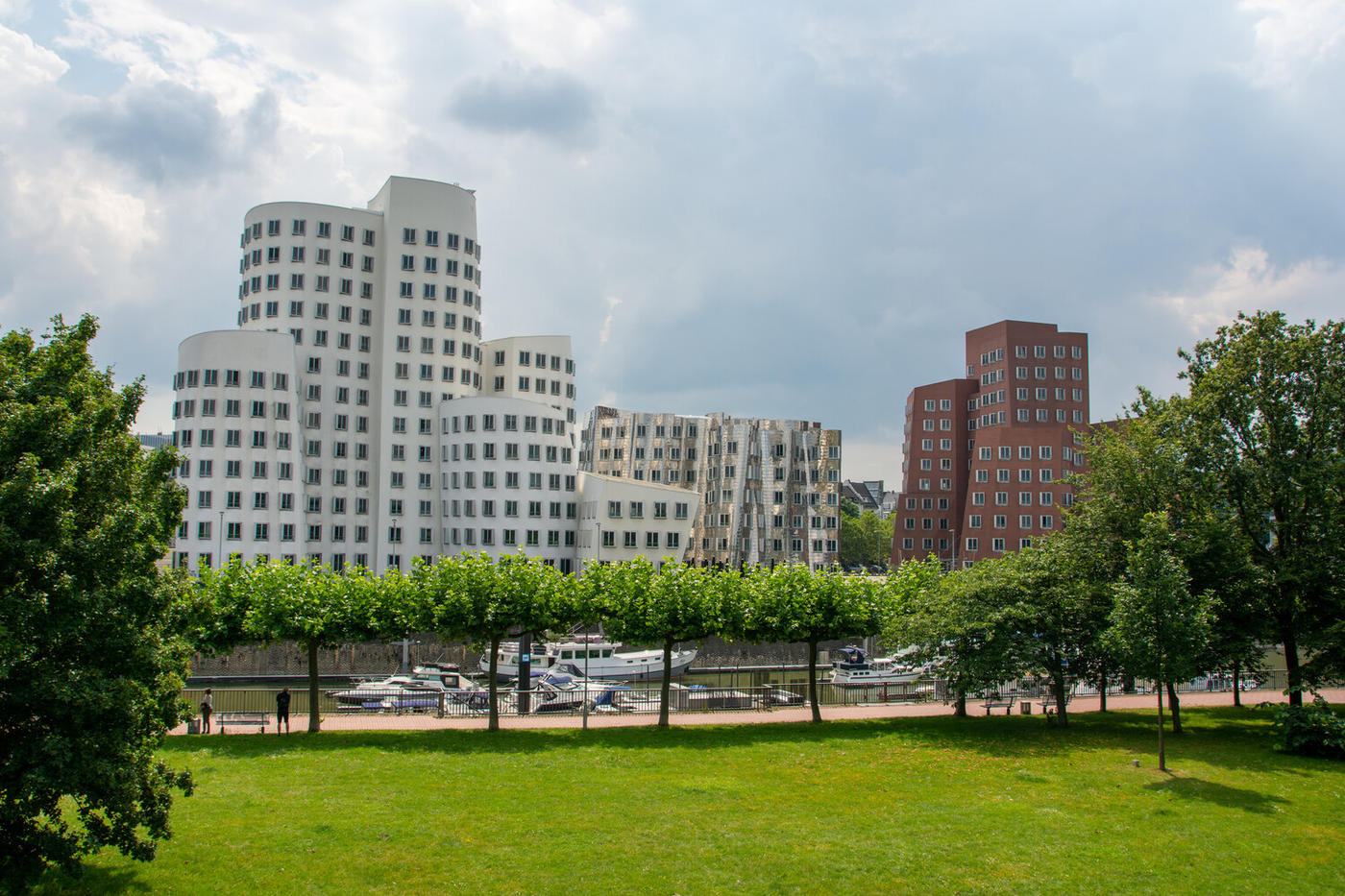 Futuristisches Architekturwunder am Rhein