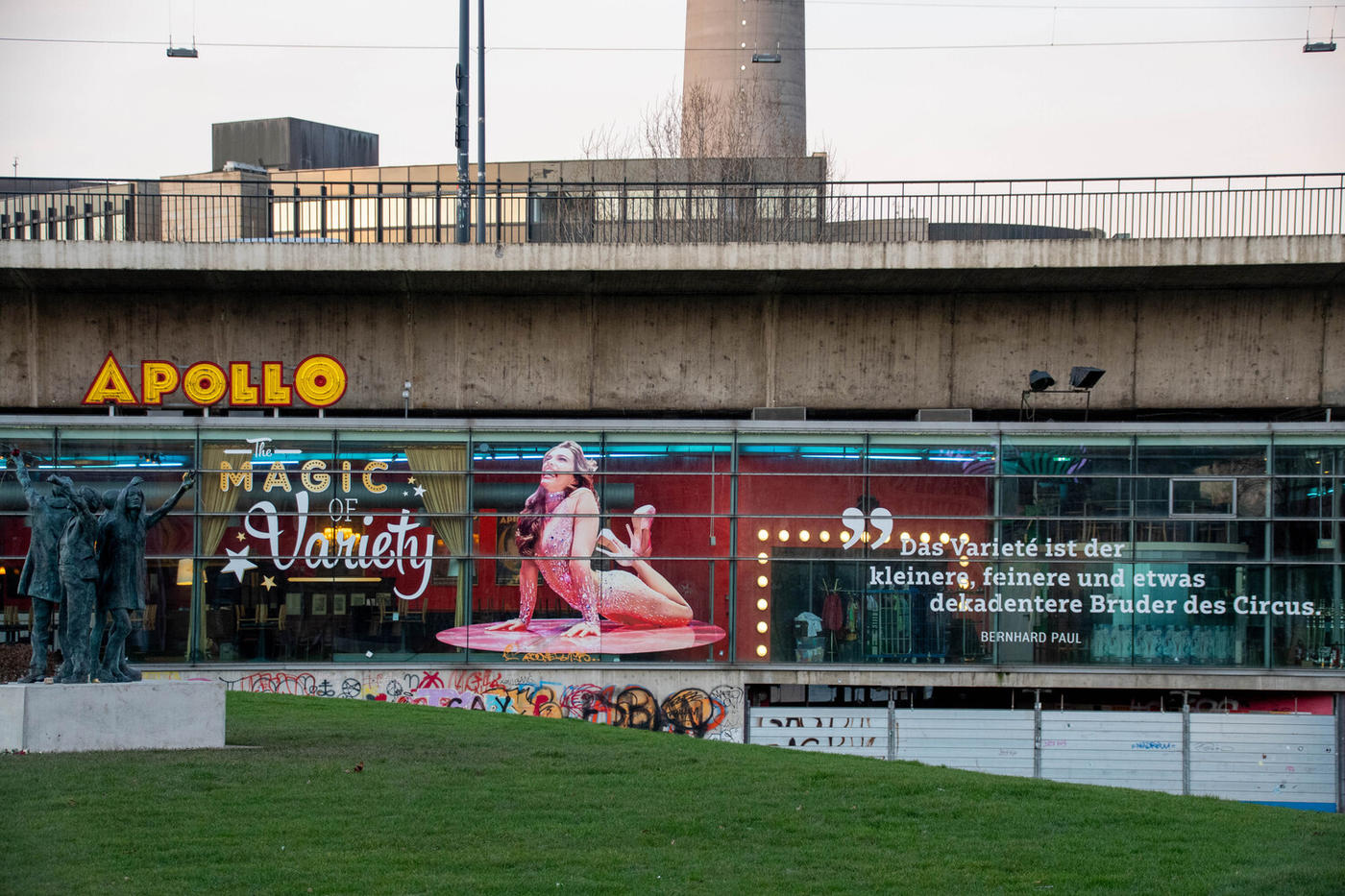 Varieté-Zauber unter der Rheinkniebrücke