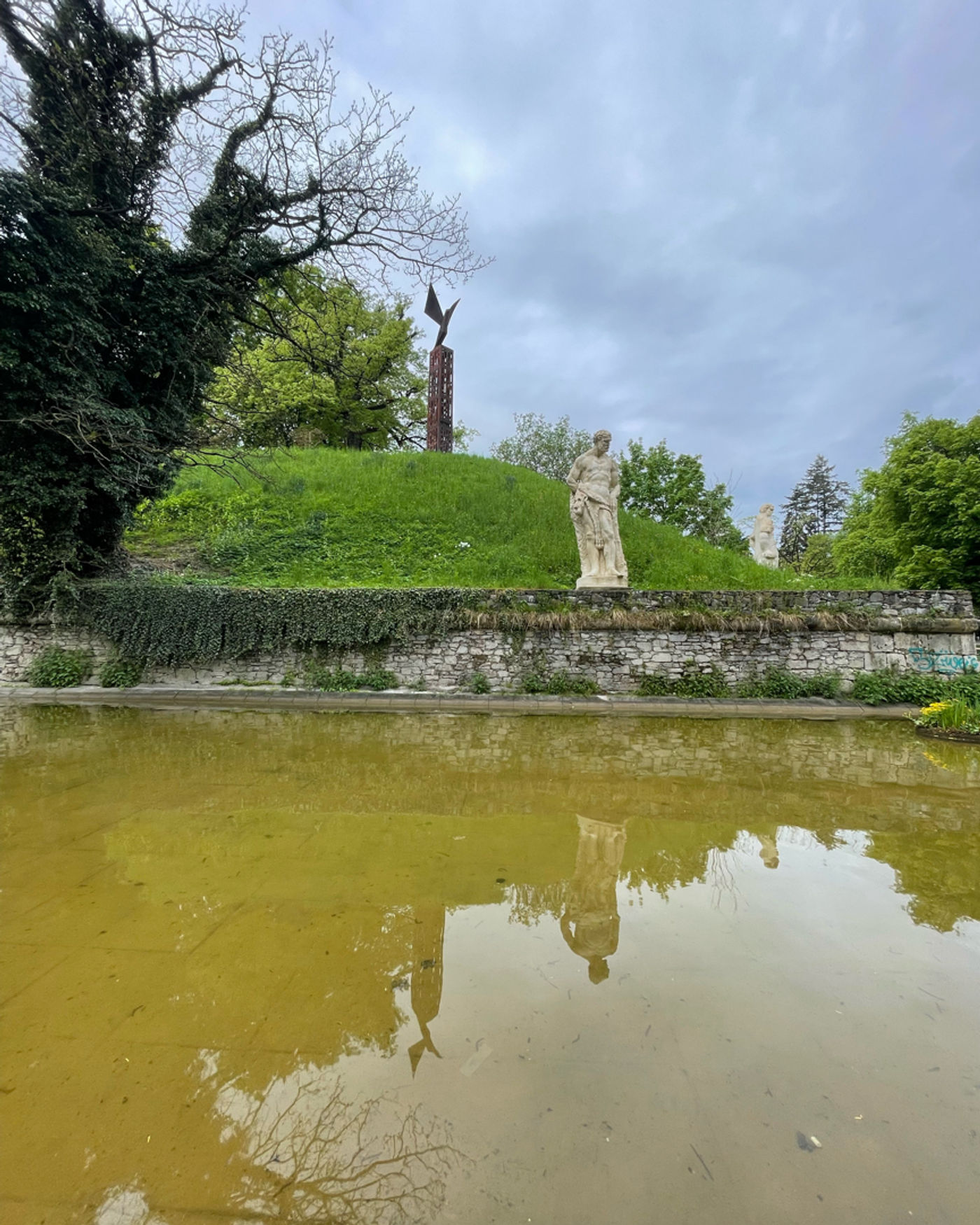 The sad Hercules and other gods im Stadtpark