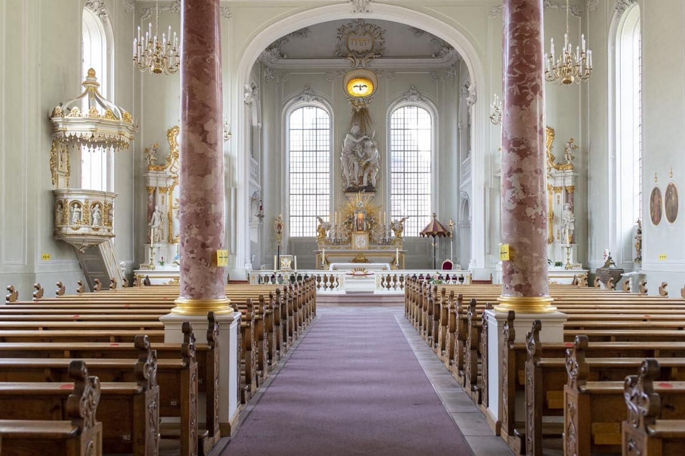 Barocke Pracht und lebendiges Markttreiben