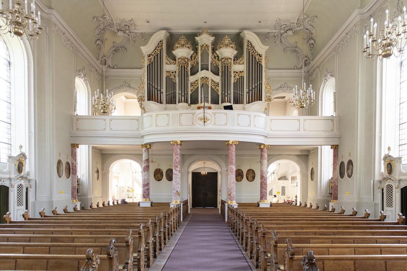 Barocke Pracht und lebendiges Markttreiben