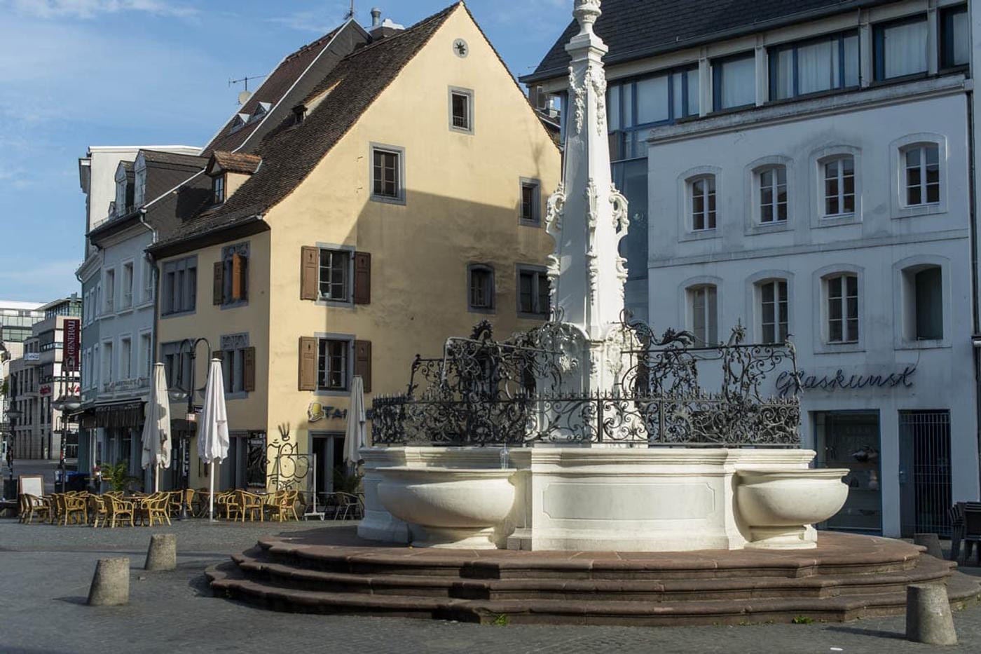 Barocke Pracht und lebendiges Markttreiben