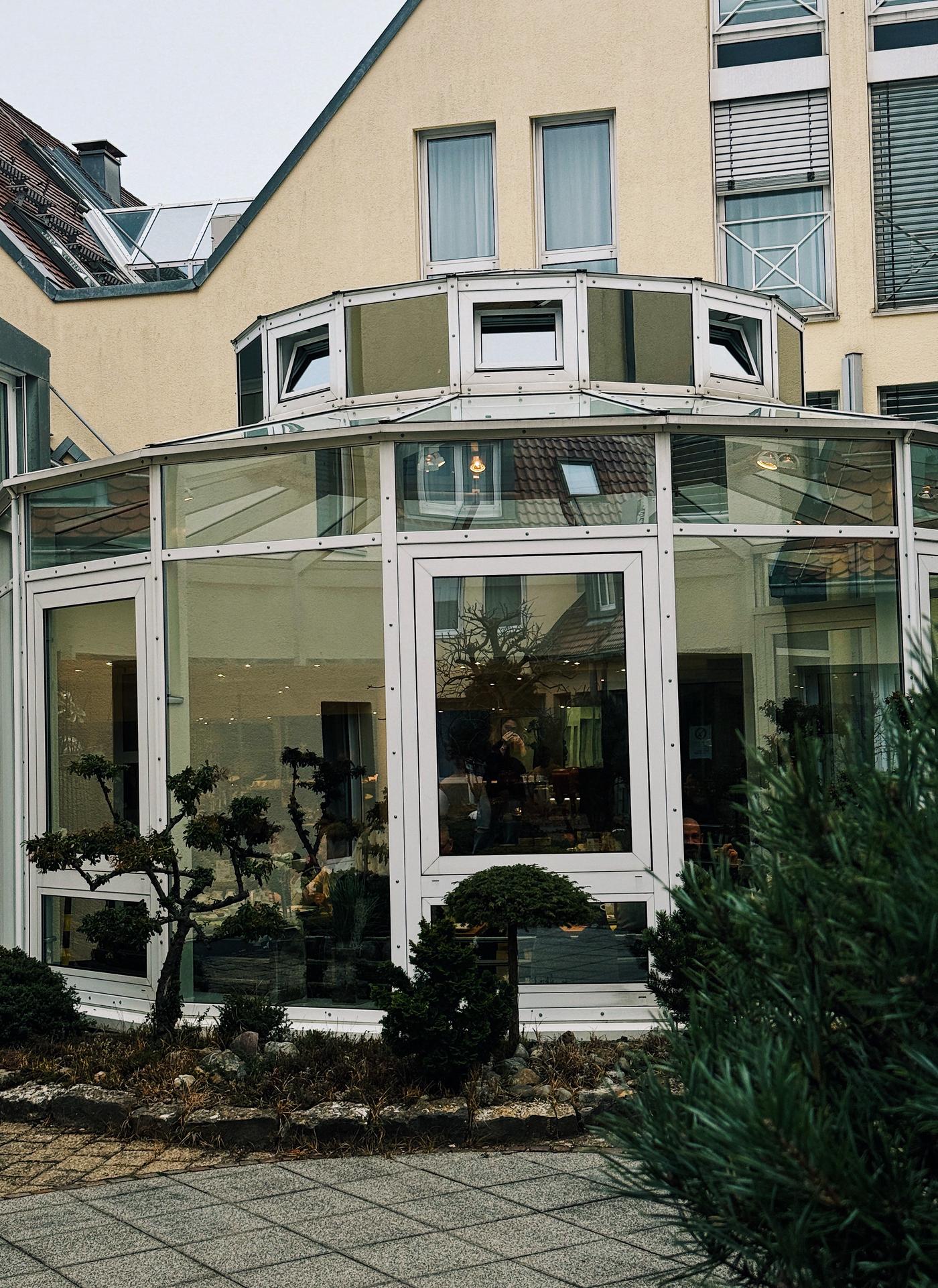 Wintergarten-Charme trifft auf köstliches Frühstück