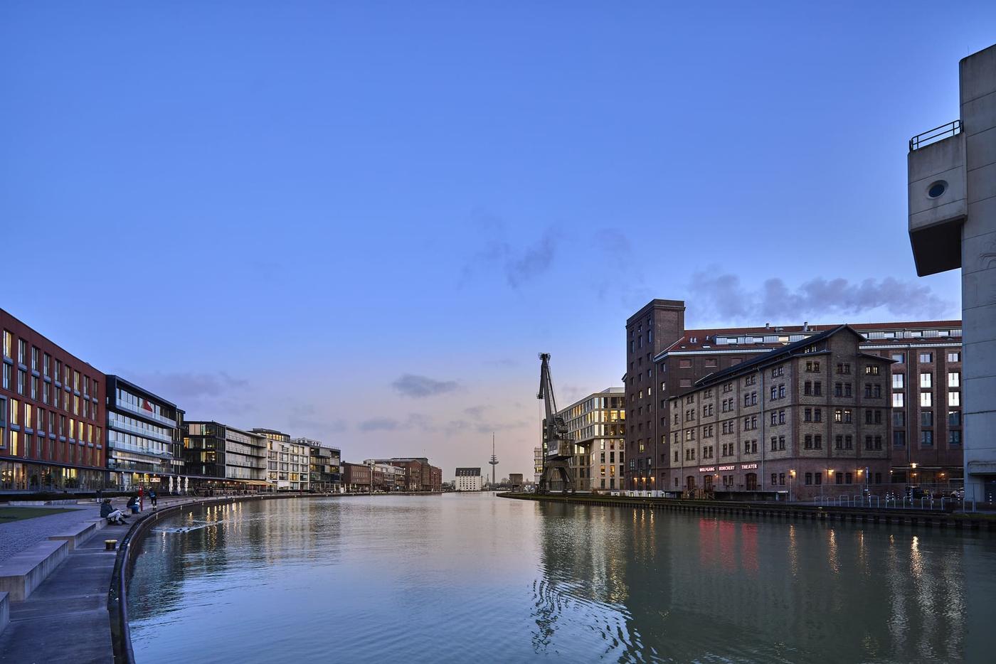 Wasserwege, Frachtschiffe und Speicherstadt