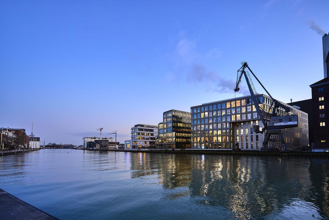 Wasserwege, Frachtschiffe und Speicherstadt