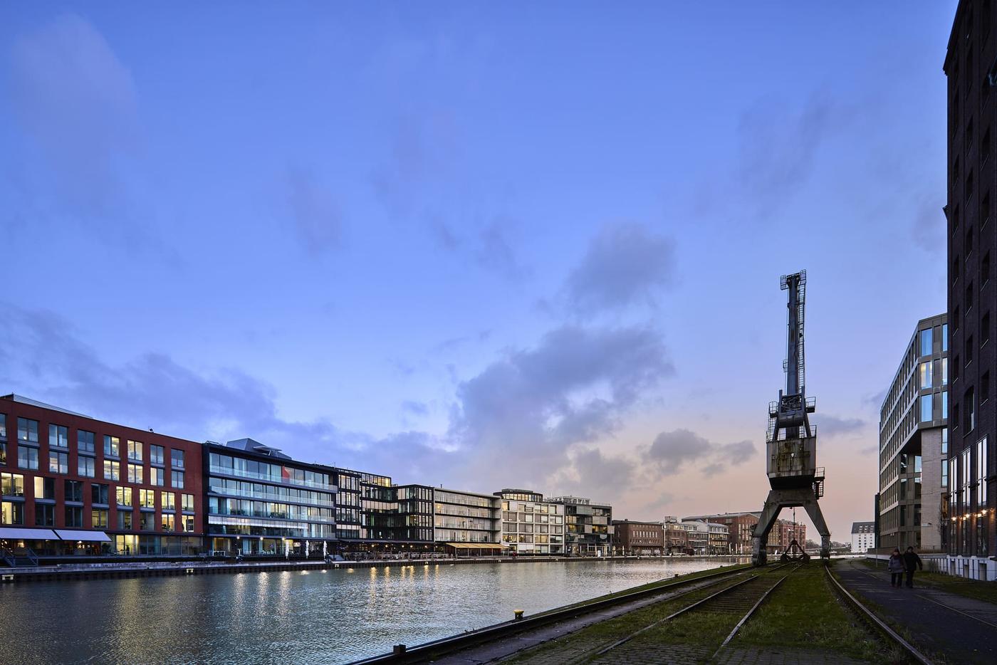 Wasserwege, Frachtschiffe und Speicherstadt