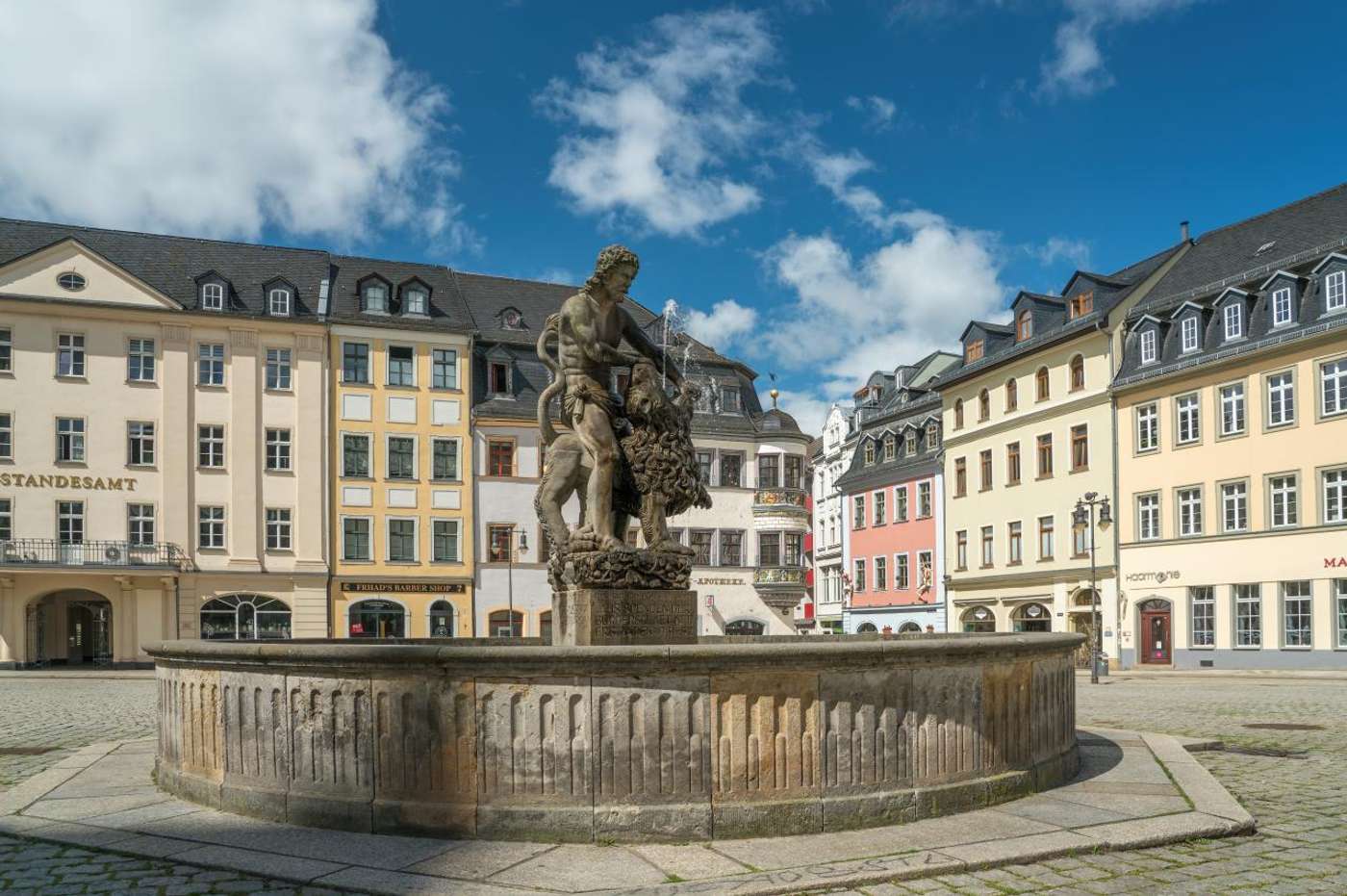 Löwenbändiger auf dem Markt