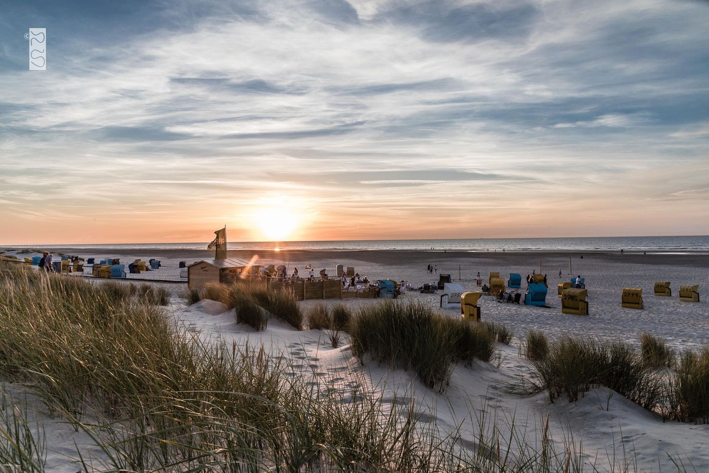 Mit den Füßen im Sand dem Sonnenuntergang entgegenfiebern!