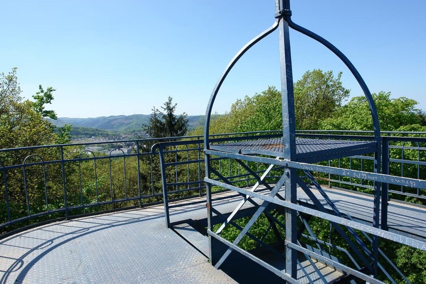 Panoramablick auf die Wälder: Der geheime Aussichtspunkt für Naturfreunde