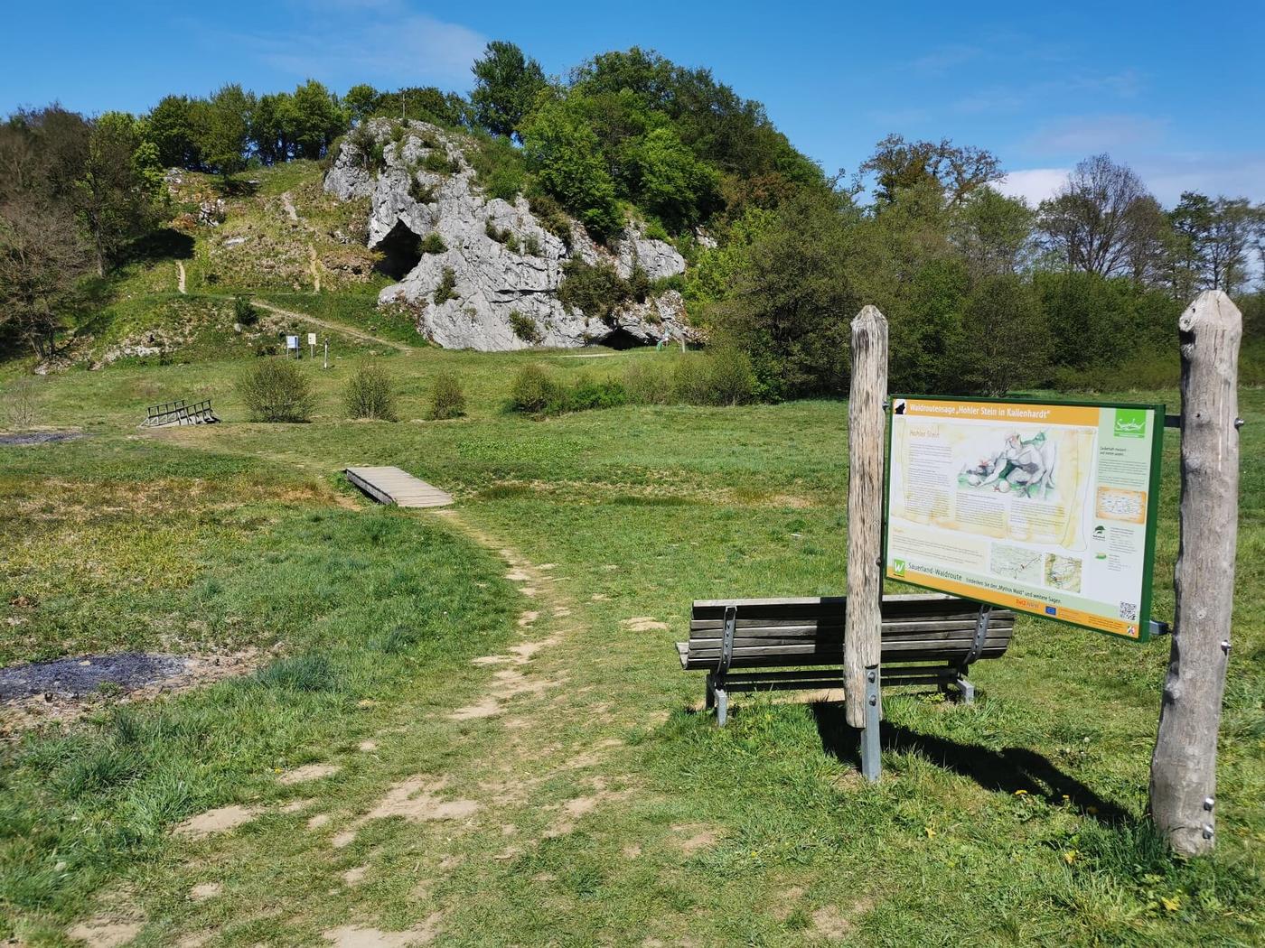 Geheimnisvolle Legenden in steiniger Landschaft