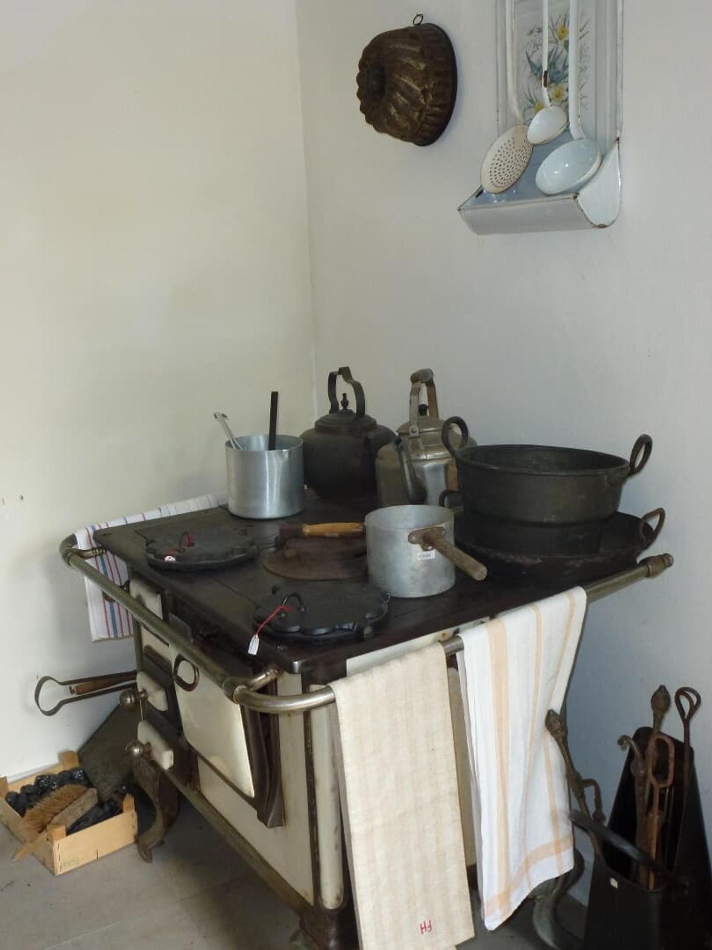 Verborgene Ruine erwacht aus dem Dornröschenschlaf